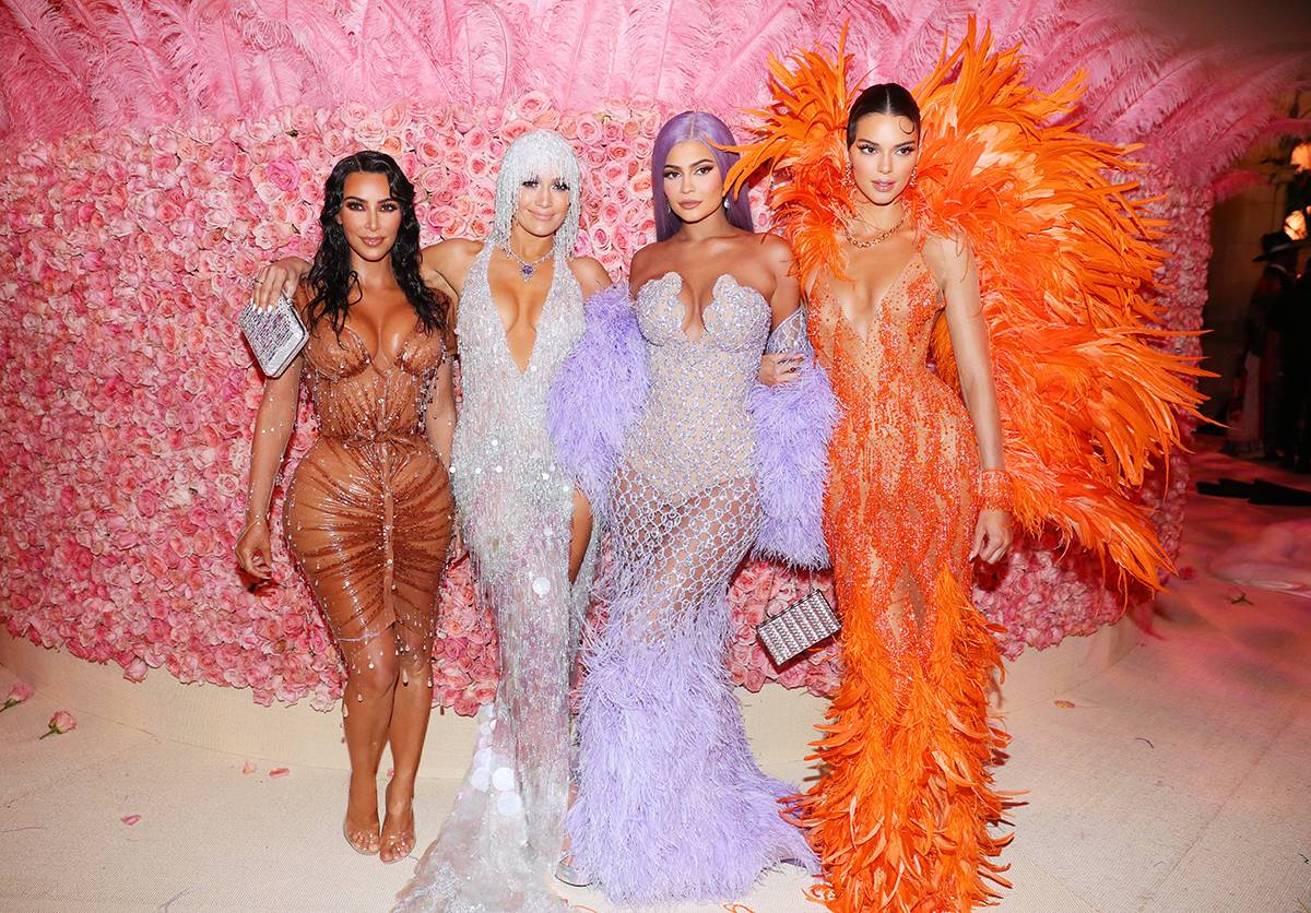 Kima Kardashian, Jennifer Lopez, Kylie i Kendall Jenner (Fot. Getty Images)