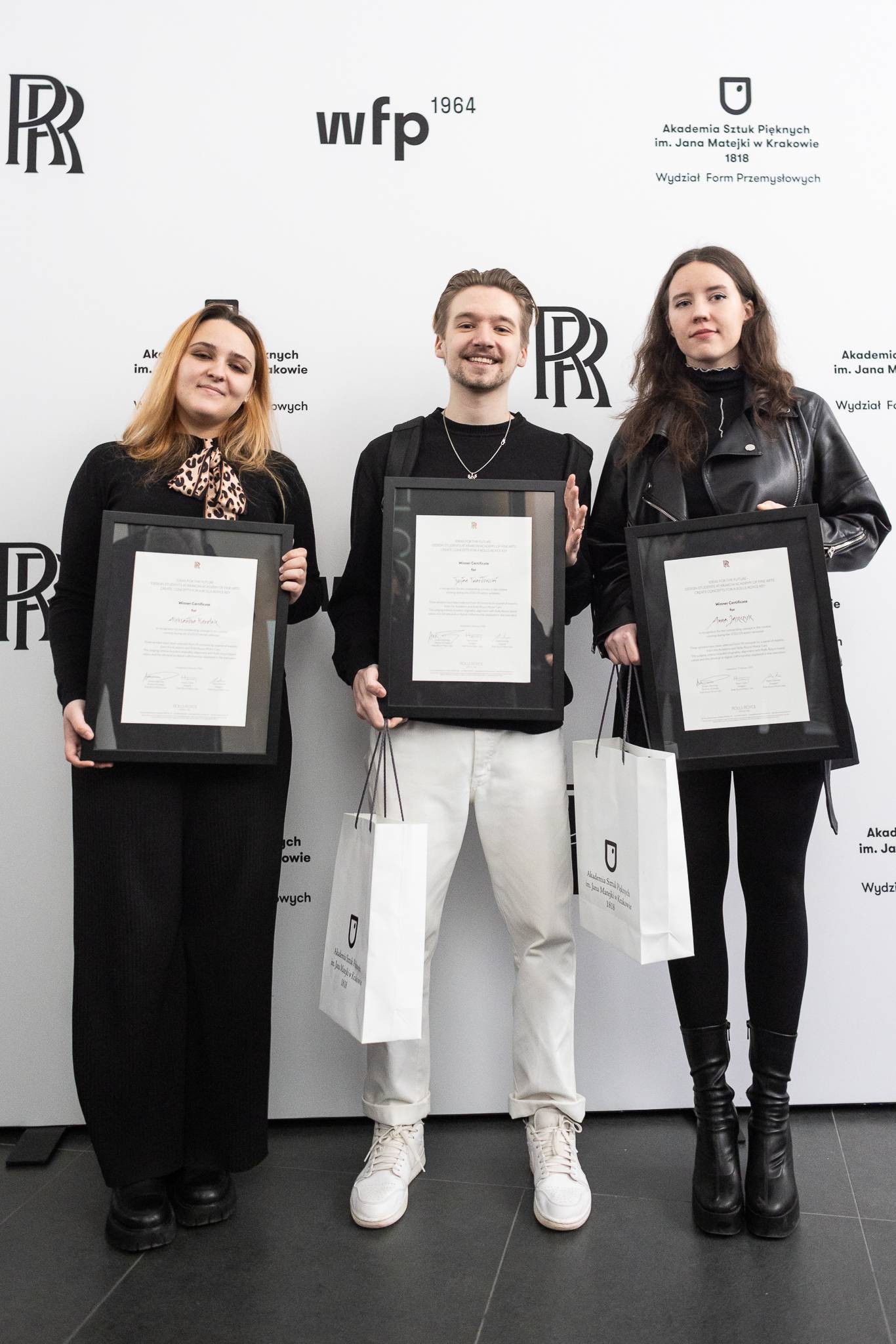 Aleksandra Karolak, Tycjan Twardowski i Anna Jaszczyk - zwycięzcy konkursu Rolls-Royce i ASP w Krakowie