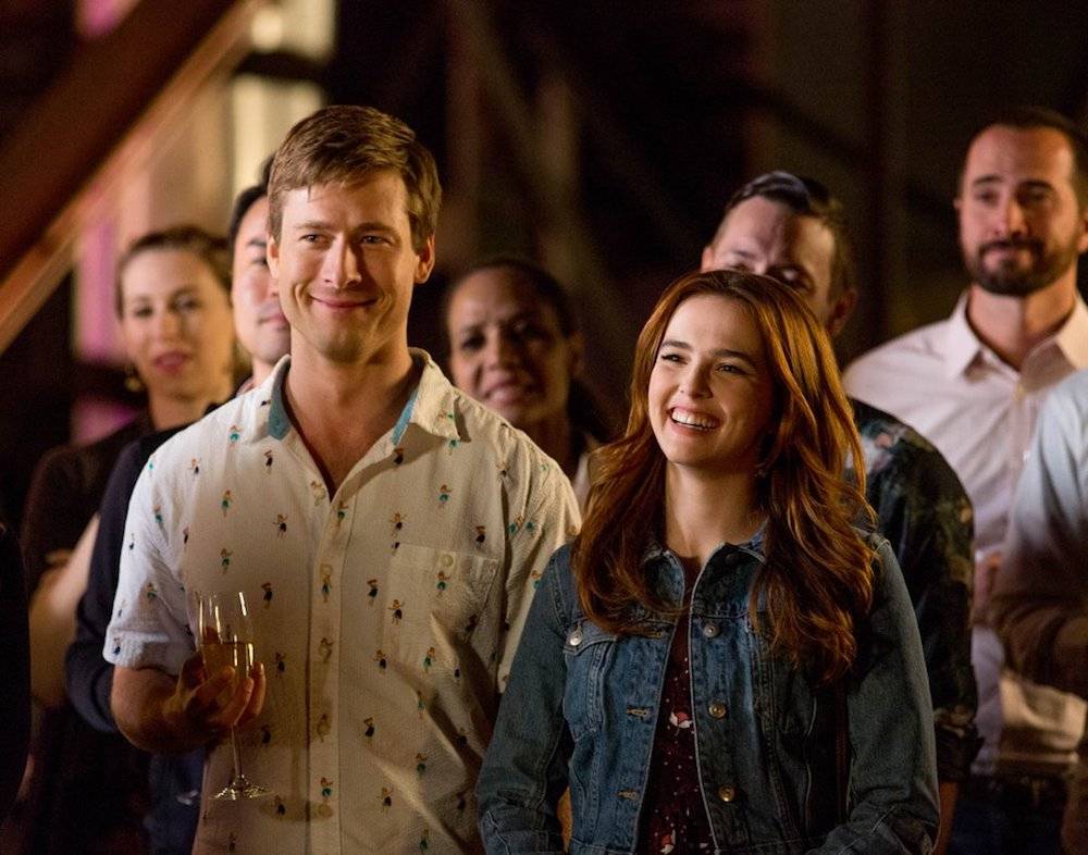 Glen Powell i Zoey Deutch w „Swatamy swoich szefów” (Fot. materiały prasowe)