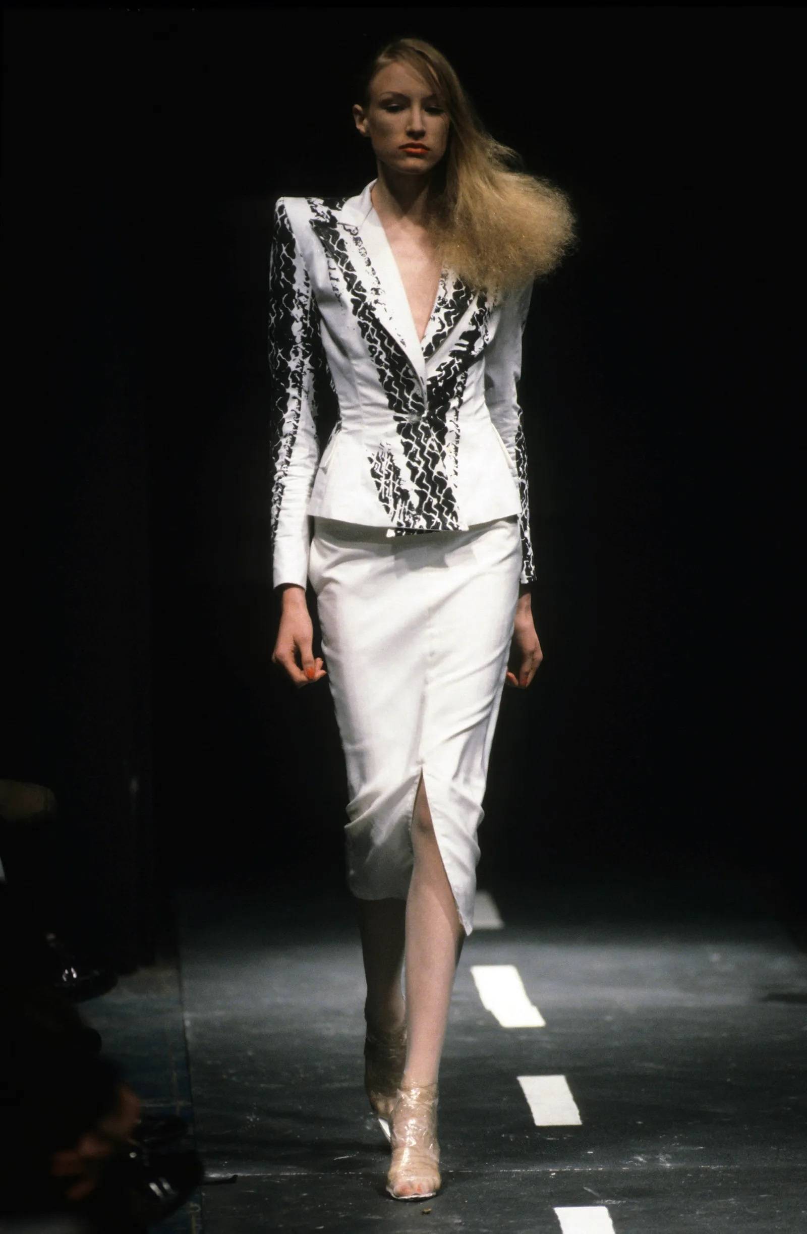 Kolekcja Lee Alexandra McQueena Birds na sezon wiosna-lato 1995 była dla Seána McGirra wielką inspiracją (Fot. Condé Nast Archive)