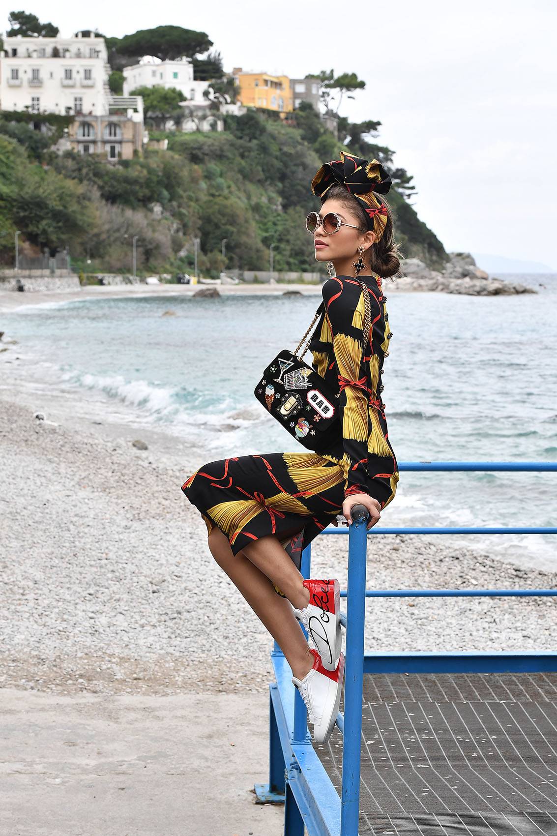Zendaya na planie kampanii reklamowej Dolce&Gabbana na Capri (Fot. Jacopo Raule/GC Images )