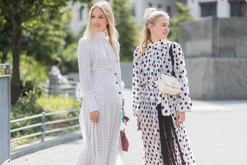 Street style podczas tygodnia mody w Nowym Jorku (Fot. Christian Vierig, Getty Images)