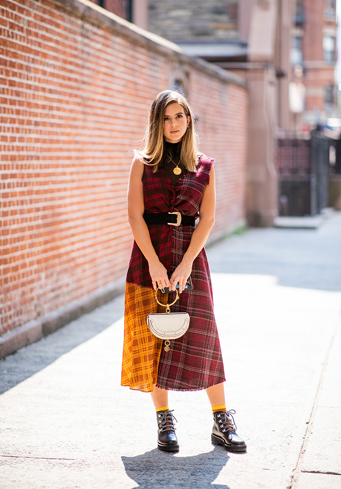 Stylizacje street style podczas NYFW wiosna-lato 2019 (Fot. Getty Images)