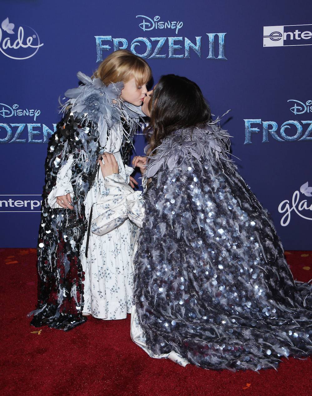 Z siostrą Grace na premierze „Krainy lodu 2” (Fot. Getty Images)