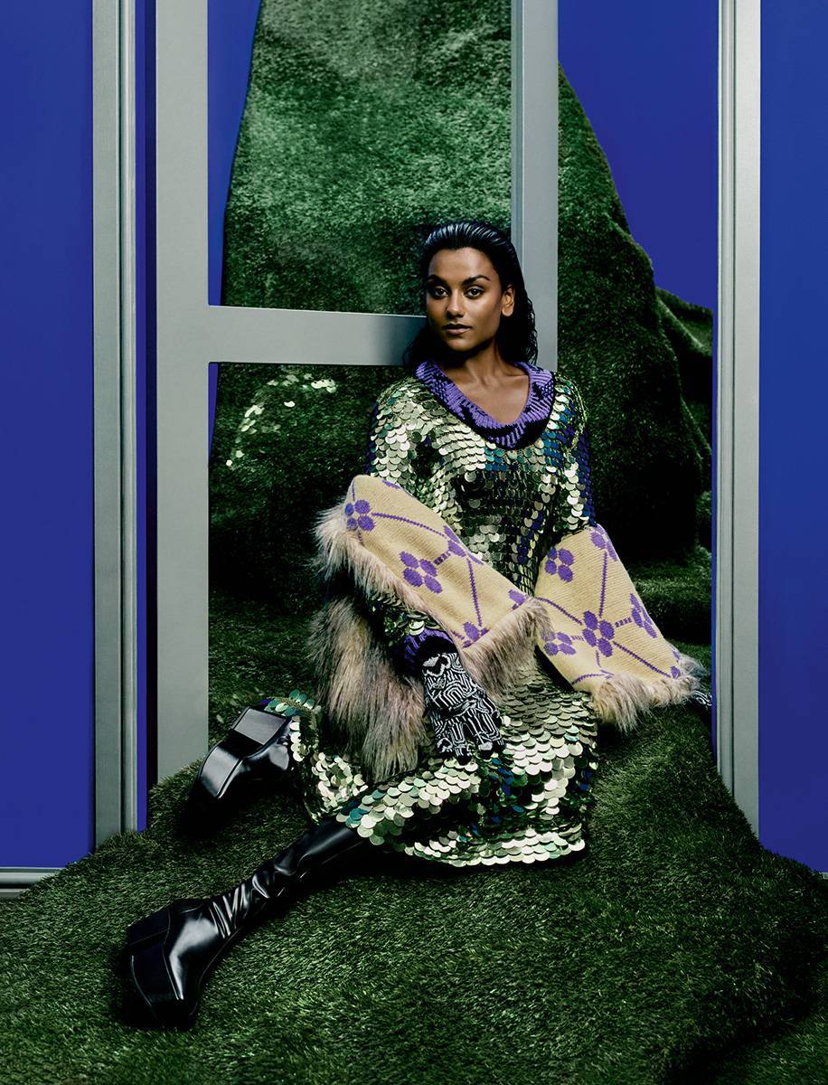 Simone Ashley w Pradzie (Fot. Rafael Pavarotti, Stylizacja Edward Enninful)
