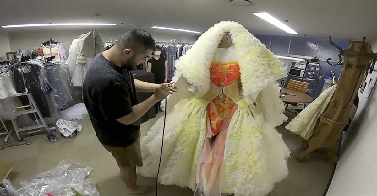 Nowy look Koizumiego dodaje projektowi Margiela objętości i koloru (Fot. Dzięki uprzejmości Maison Margieli)