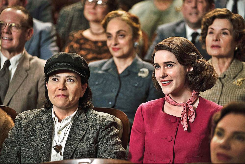 Alex Borstein i Rachel Brosnahan w „The Marvelous Mrs. Maisel” (Fot. materiały prasowe)