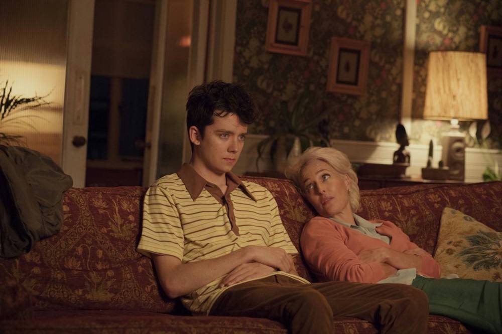 Asa Butterfield i Gillian Anderson w serialu (Fot. materiały prasowe)