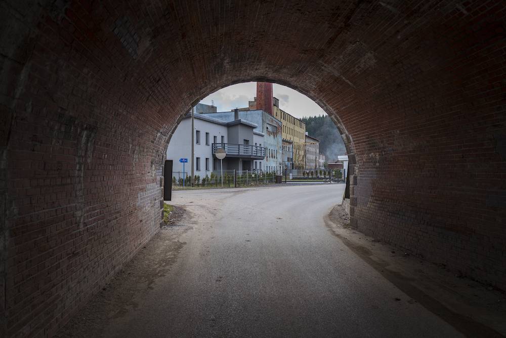 Marciszów na Dolnym Śląsku - poniemiecki przejazd pod torami kolejowymi wzmacnia doznania dźwiękowe i pozwala wsłuchać się w pejzaż dźwiękowy miejscowości (Fot. Filip Springer)