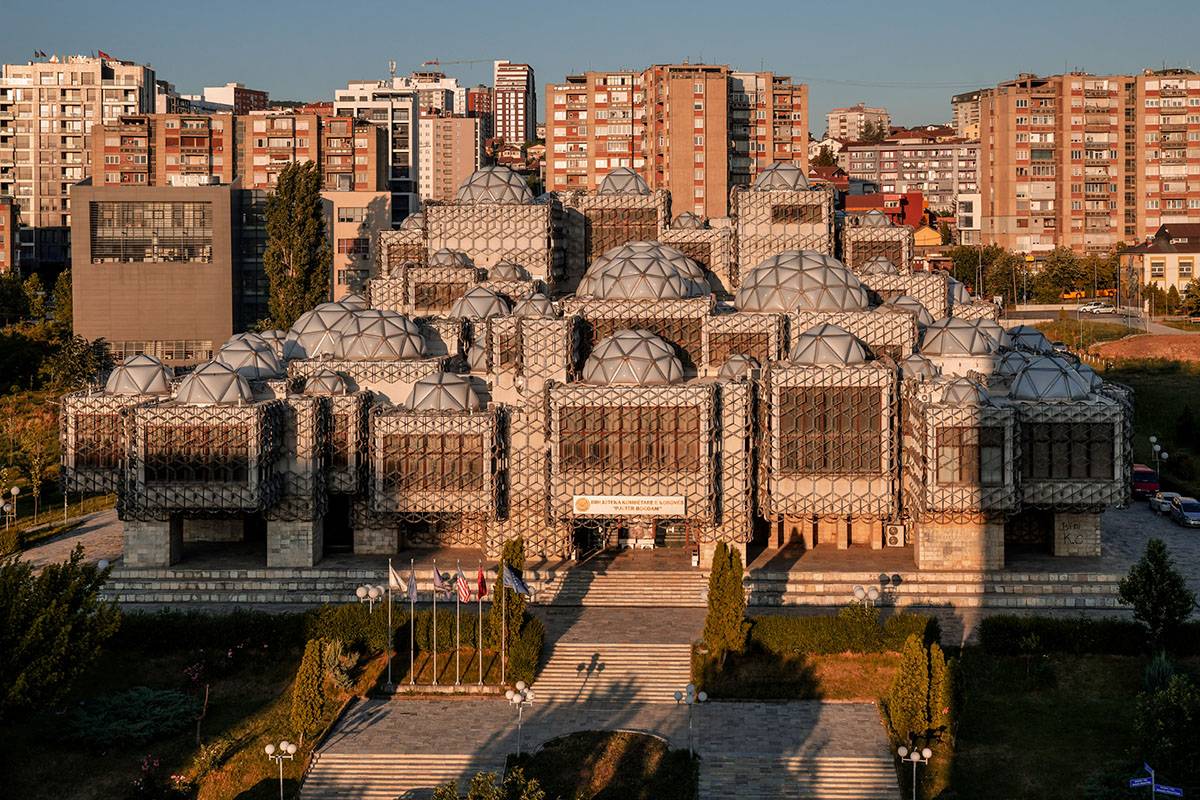 Biblioteka Narodowa w Kosowie (Fot. Adthe Mulla)