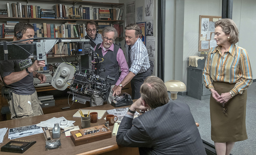 Steven Spielberg, Tom Hanks i Meryl Streep na planie filmu Czwarta władza (Fot. Collection Christophel, East News)