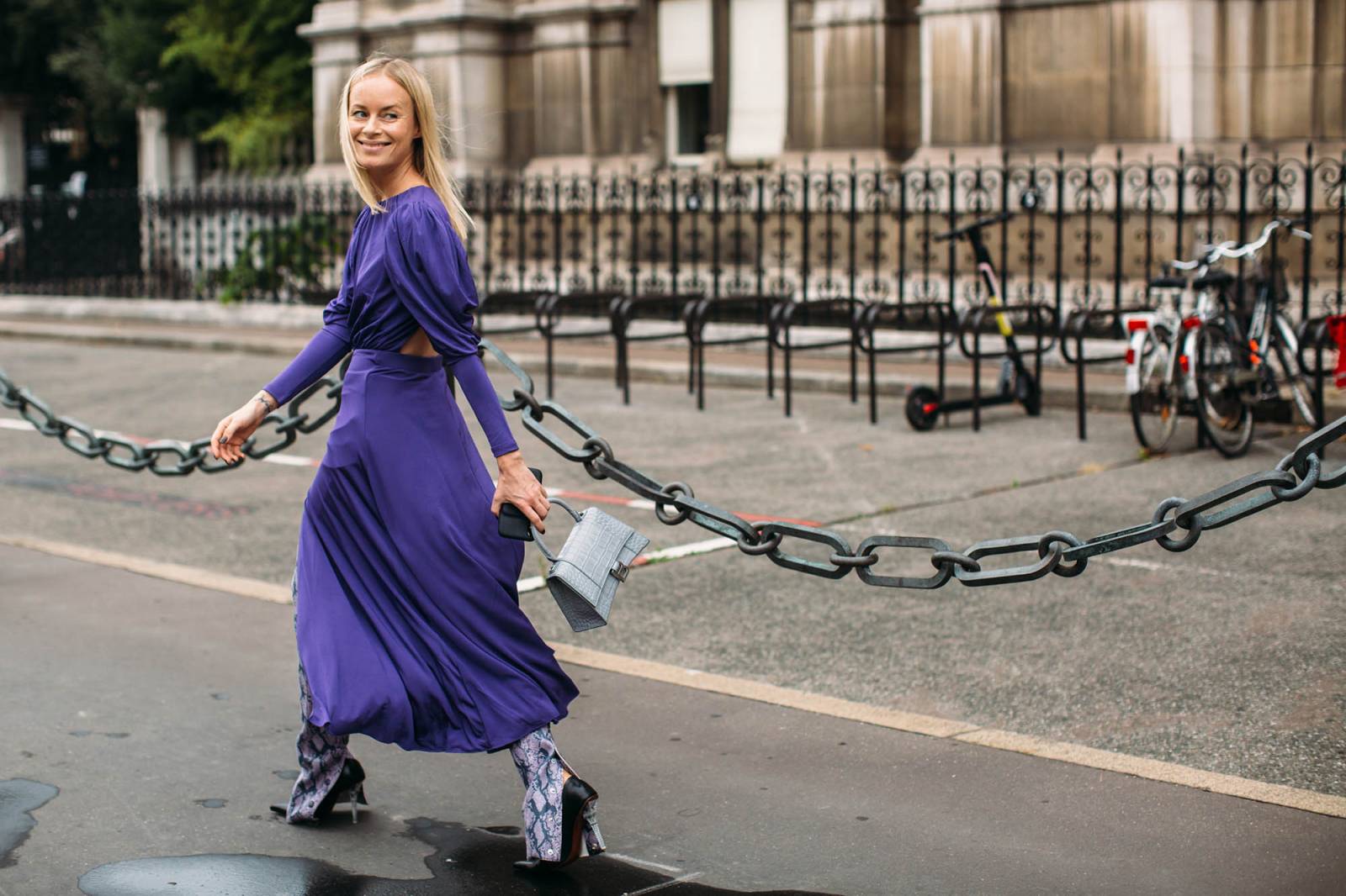 Street style podczas tygodnia mody w Paryżu (Fot. ImaxTree)
