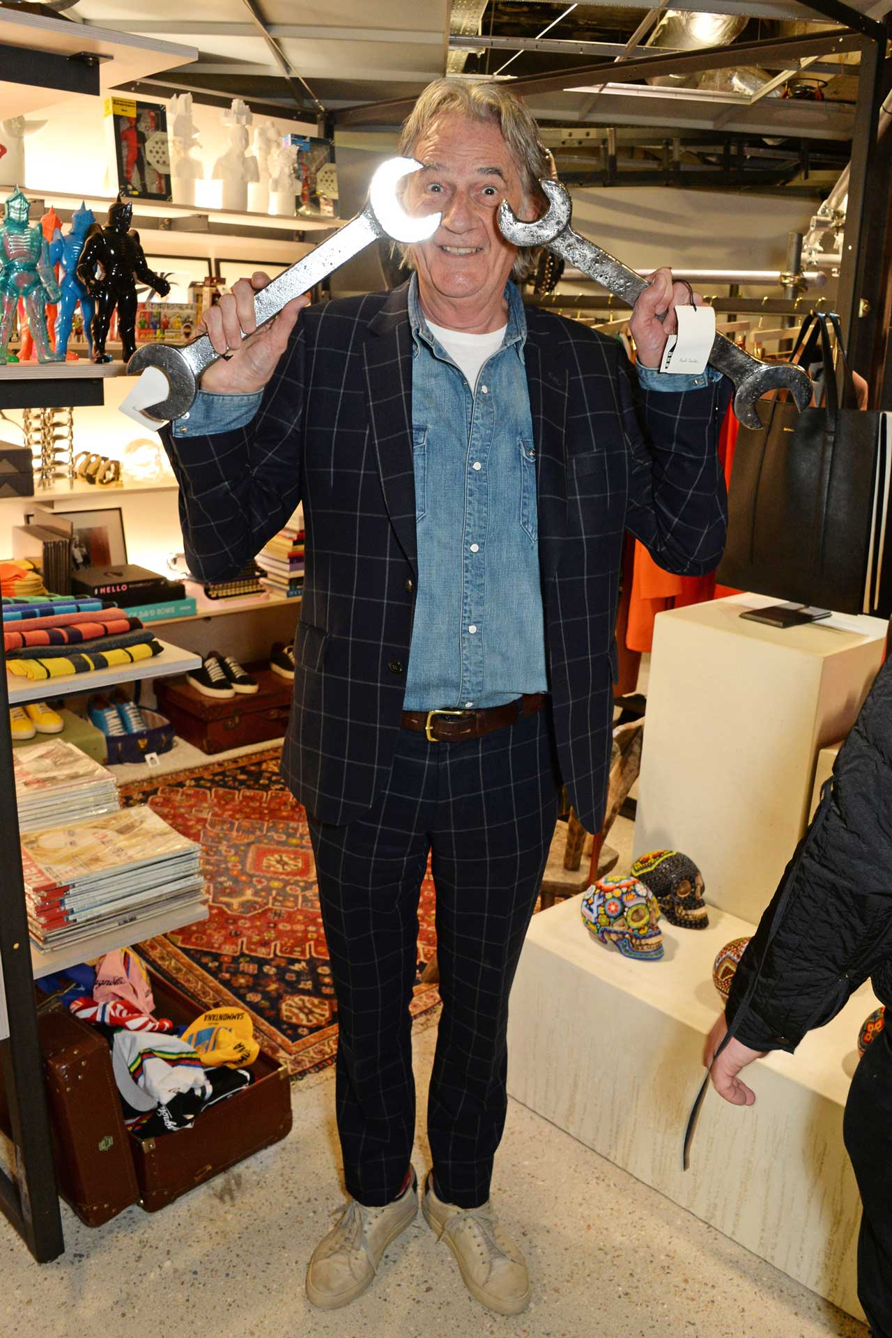 Paul Smith inspects his installation at Londons high-fashion concept store, Dover Street Market, in 2016 (Photo: Getty Images)