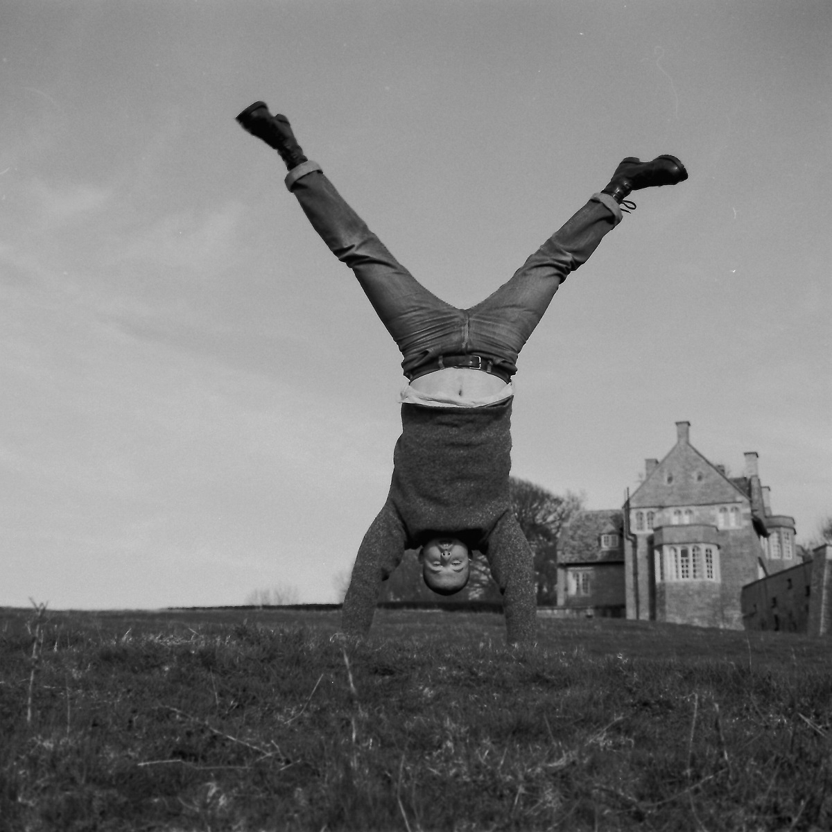 McQueen doing a handstand at Hilles - Isabella Blows home 