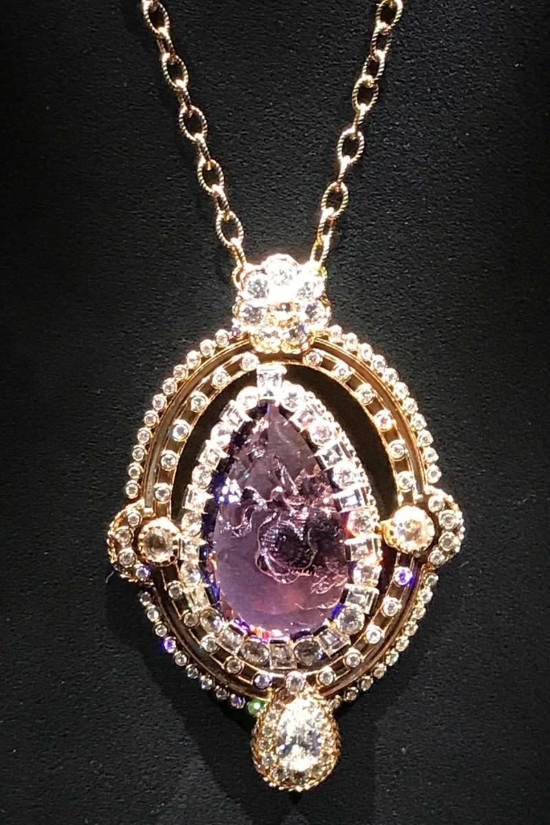 A rare tanzanite pendant by Dior, designed by Victoire de Castellane (Photo: Dior)