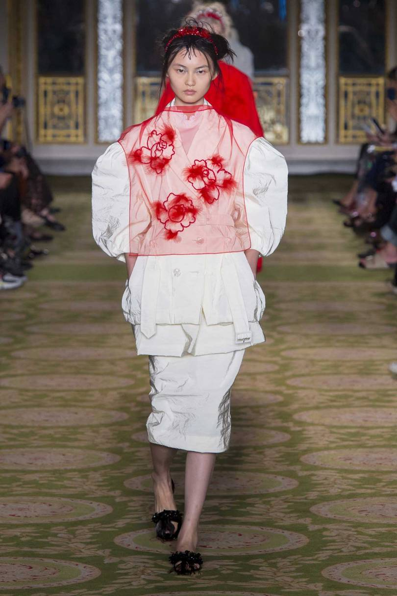 Wiggle flowers on tulle decorate the 18th Century Chinese Ladies Interpretations segment of Simone Rochas Spring/Summer 2019 show, Credits: KIM WESTON ARNOLD / INDIGITAL.TV