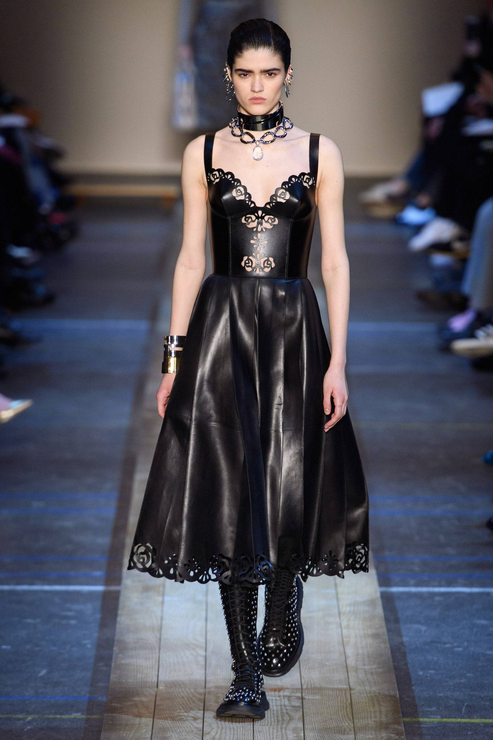 Alexander McQueen jesień-zima 2019 (Fot. Vogue Runway)