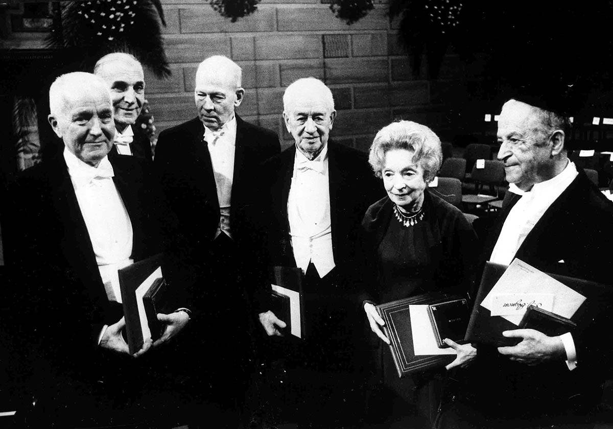 9.Laureaci Nagrody Norbla po ceremonii, pierwszy z prawej Joseph Agnon (literatura), 10 grudnia 1966, Sztokholm, Szwecja, 