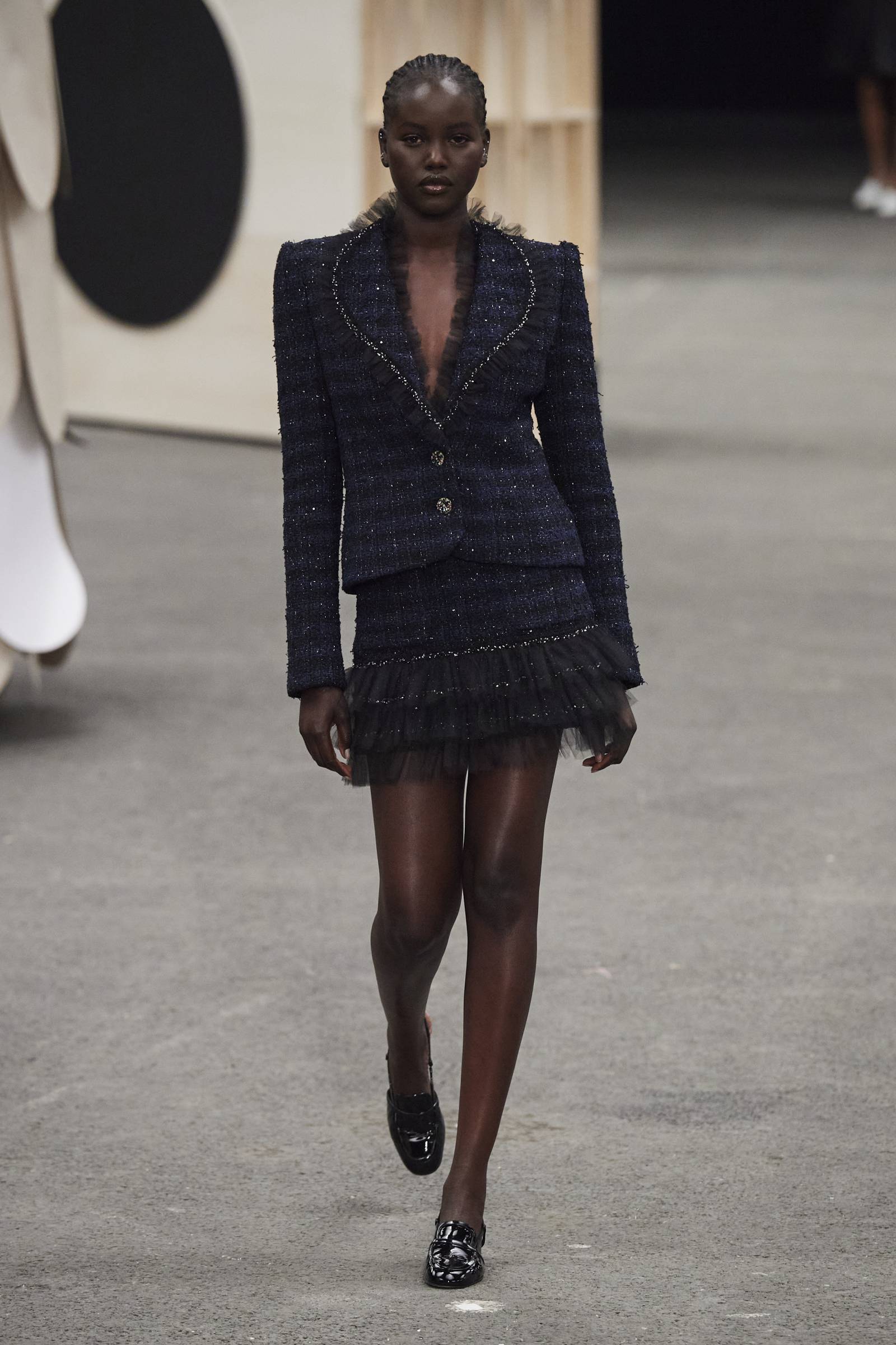 Mokasyny na pasku na pokazie Chanel couture wiosna-lato 2023 (Fot. Spotlight. Launchmetrics / Agencja FREE)