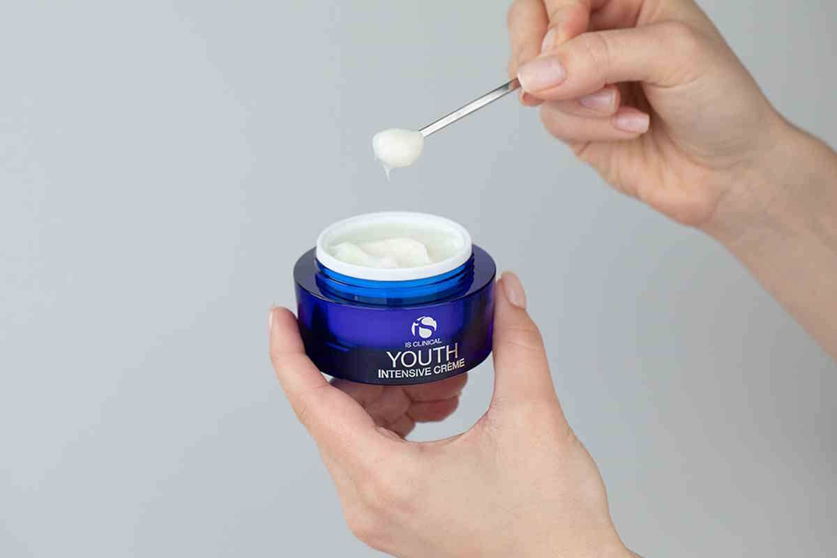 iS Clinical Youth Intensive Creme. 