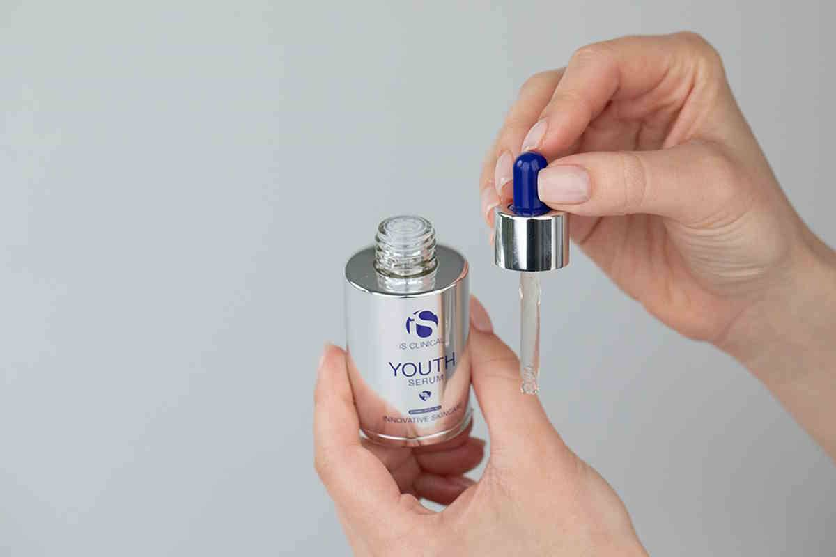 iS Clinical Youth Serum. 