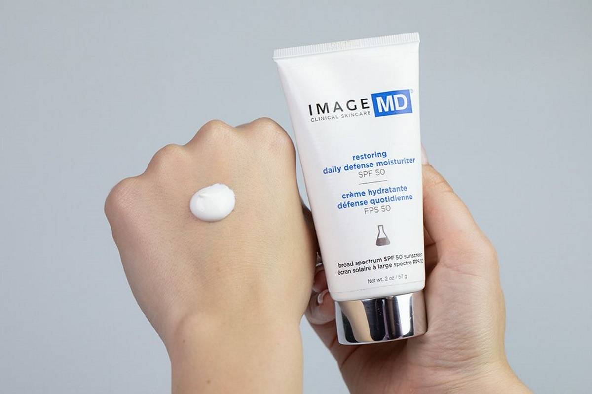 Filtry przeciwsłoneczne od Image Skincare na Topestetic.pl. Topestetic.pl oferuje wszechstronne filtry przeciwsłoneczne marki Image Skincare, które chronią przed promieniowaniem i spowalniają proces starzenia skóry.