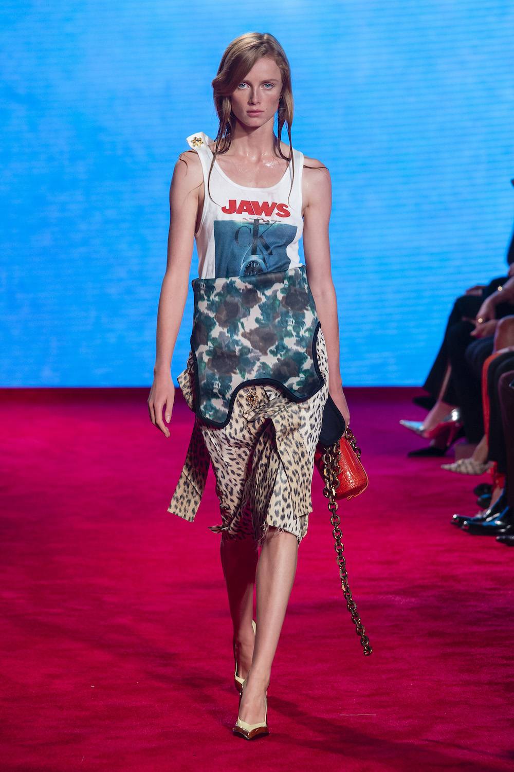 Look z pokazu Calvina Kleina (Fot. Imaxtree)