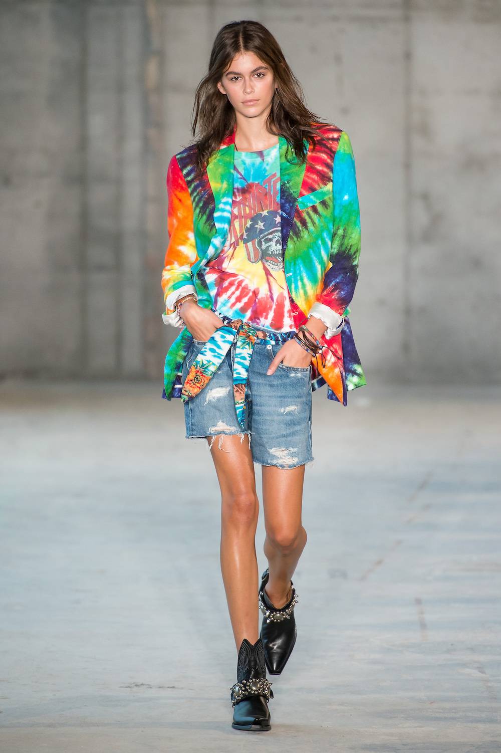 Kaia Gerber na pokazie R13 (Fot. ImaxTree)