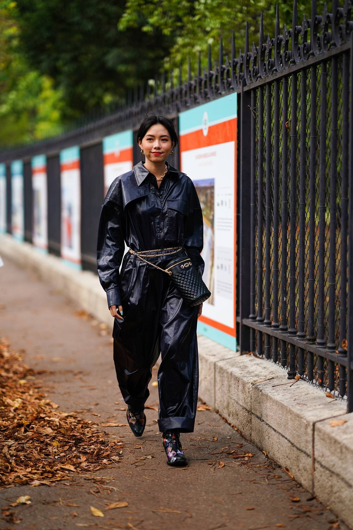 Street style podczas tygodnia mody w Paryżu