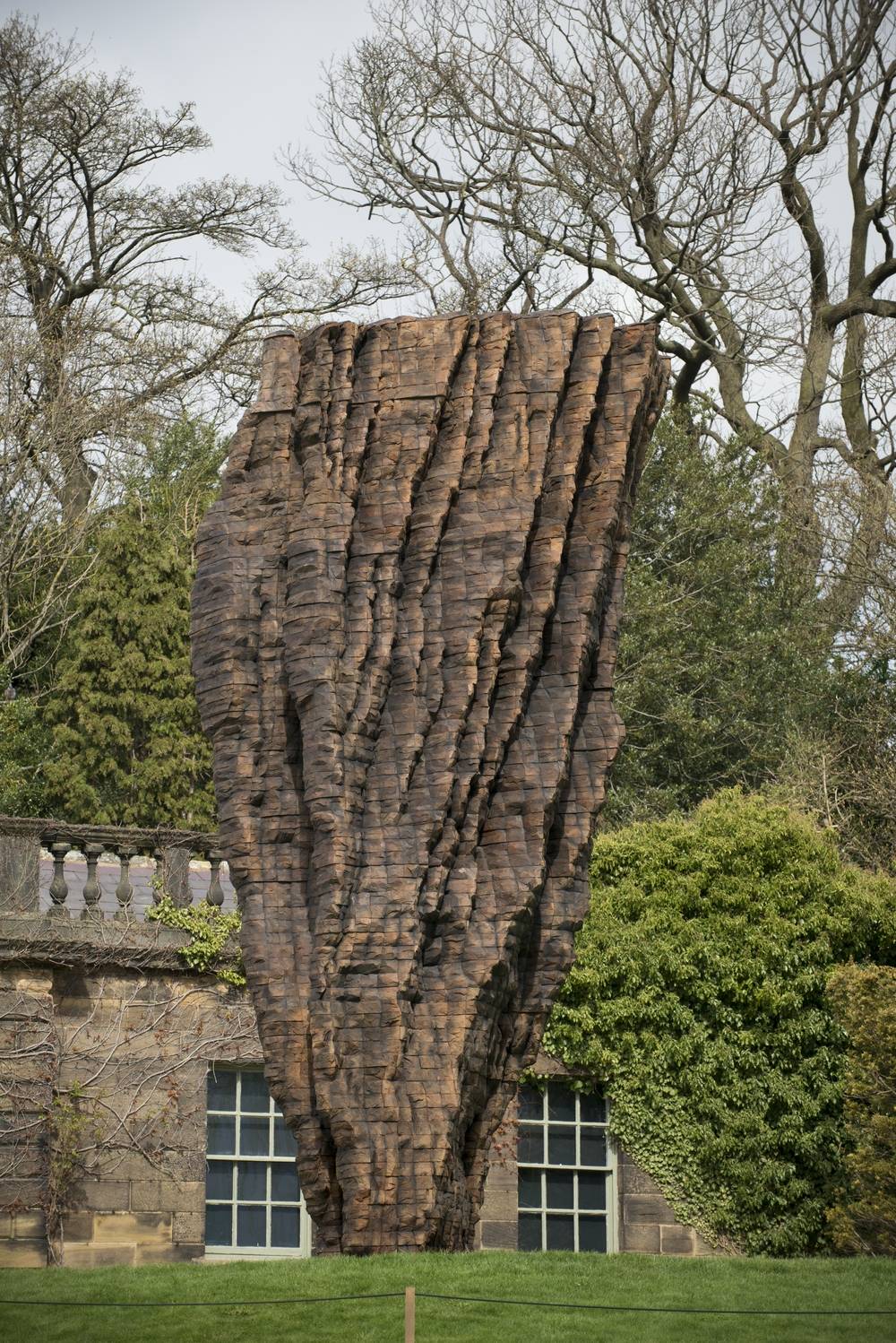 Pierwsza YSP, Jonty Wilde (Fot. Dzięki uprzejmości Ursuli von Rydingsvard i Galerie Lelong & Co., Nowy Jork)