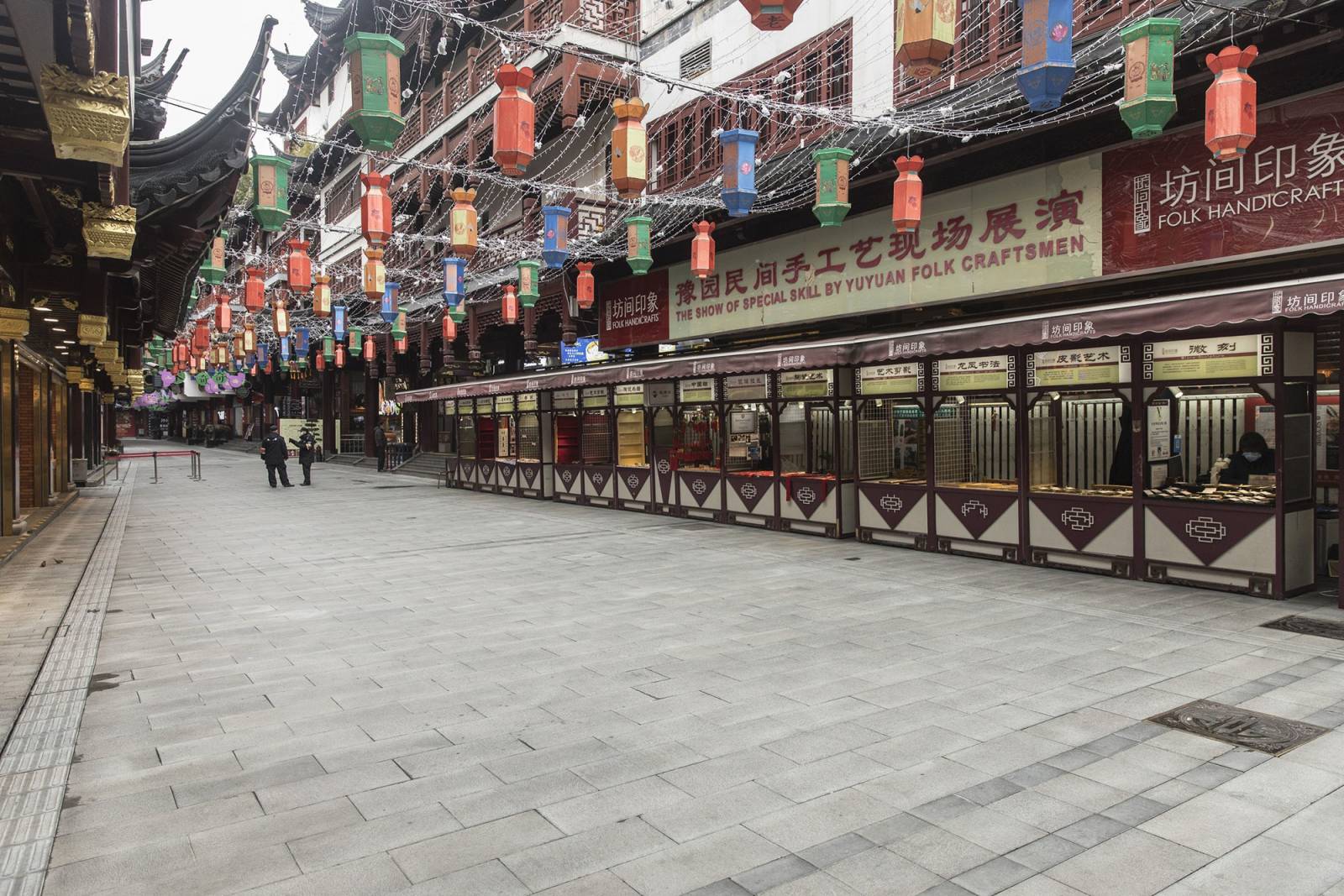 Opustoszały Opustoszały Yuyuan Bazaar w Szanghaju