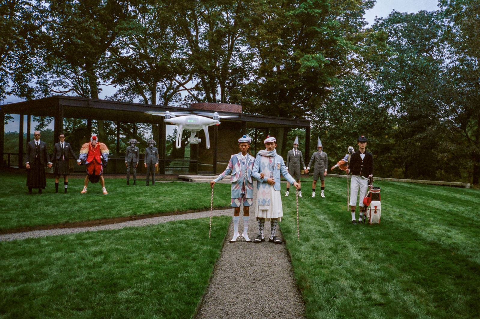 Za kulisami lookbooka Thoma Browne (fot. Emma Louise Swanson)
