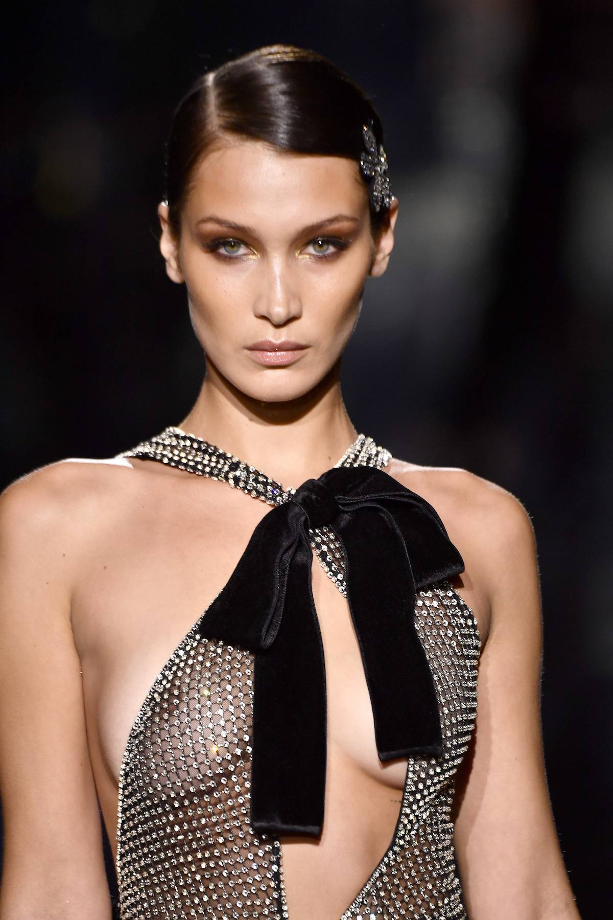 Bella Hadid na pokazie Toma Forda wiosna-lato 2020 (Fot. Frazer Harrison/Getty Images)