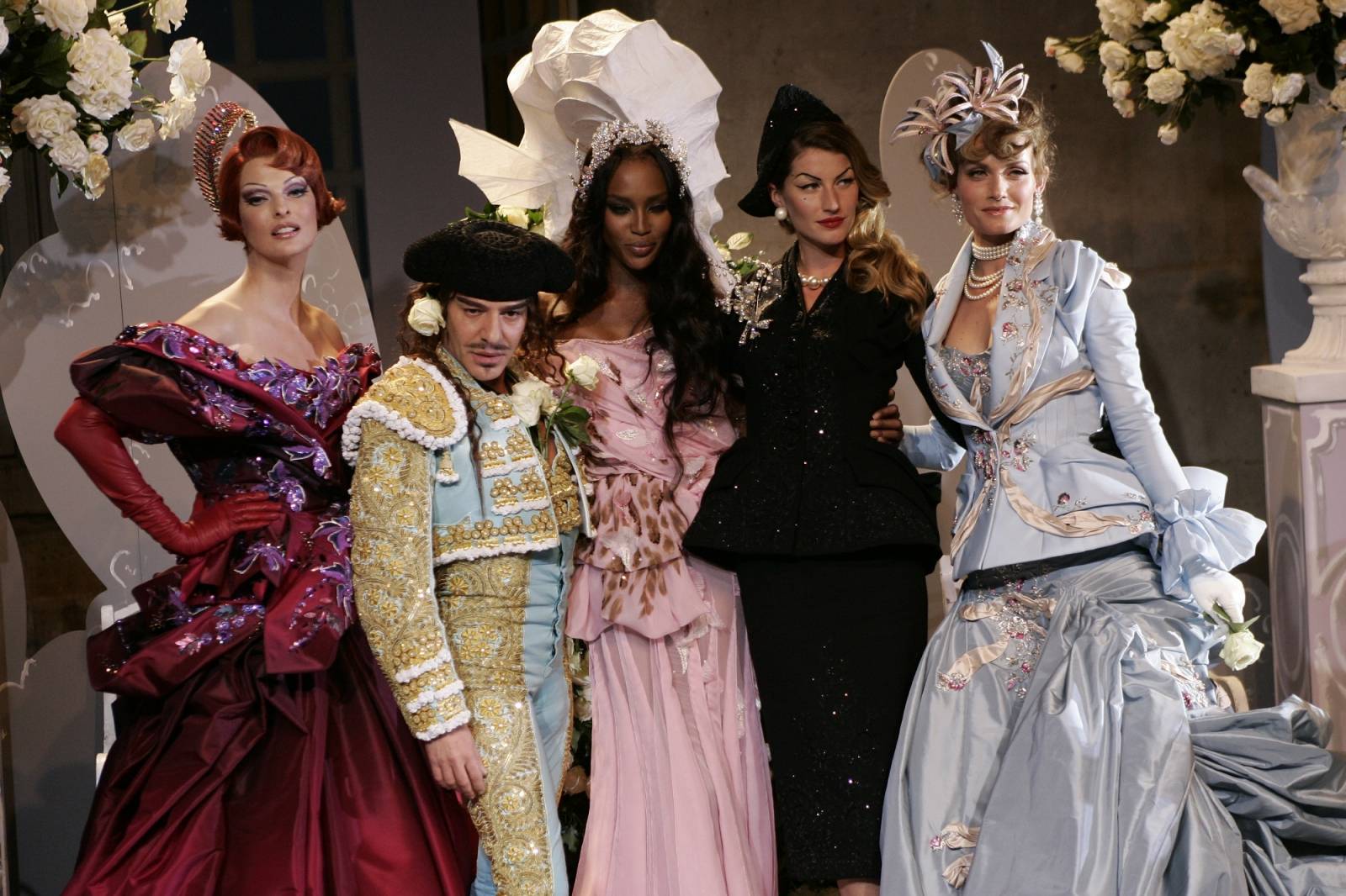 John Galliano z modelkami /(fot. Getty Images)