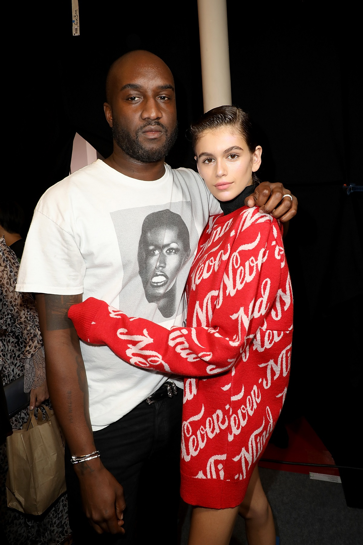 Virgil Abloh i Kaia gerber za kulisami pokazu Off-White jesień-zima 2018-2019