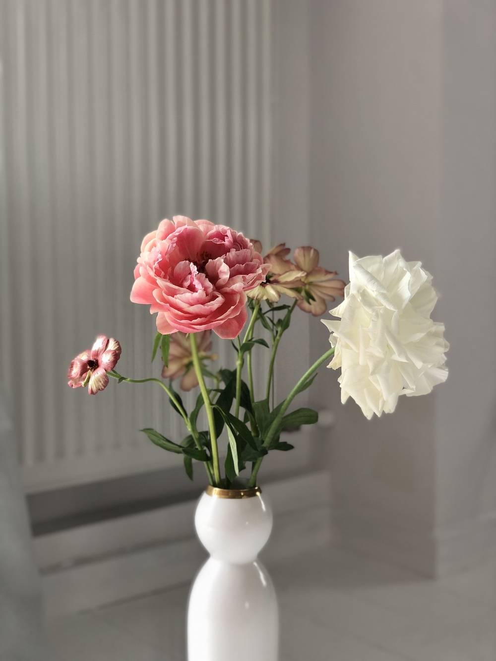 Kwiaty zawsze obecne były w moim życiu, tu świeża dostawa od Ani „Kwiaciary” w ramach akcji #kwiatemwwirusa (Fot. archiwum prywatne)