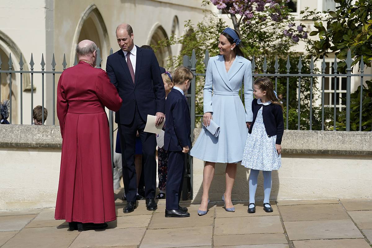 Kate i Charlotte w dopasowanych stylizacjach. / (Fot. Getty Images)