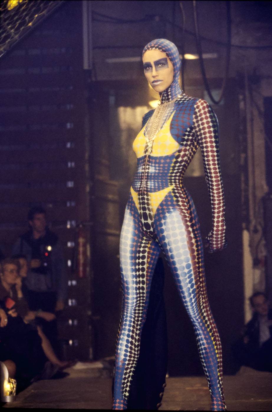 Pokaz kolekcji Jean Paul Gaultier jesień-zima 1995-1996 (Fot. Condé Nast Archive)