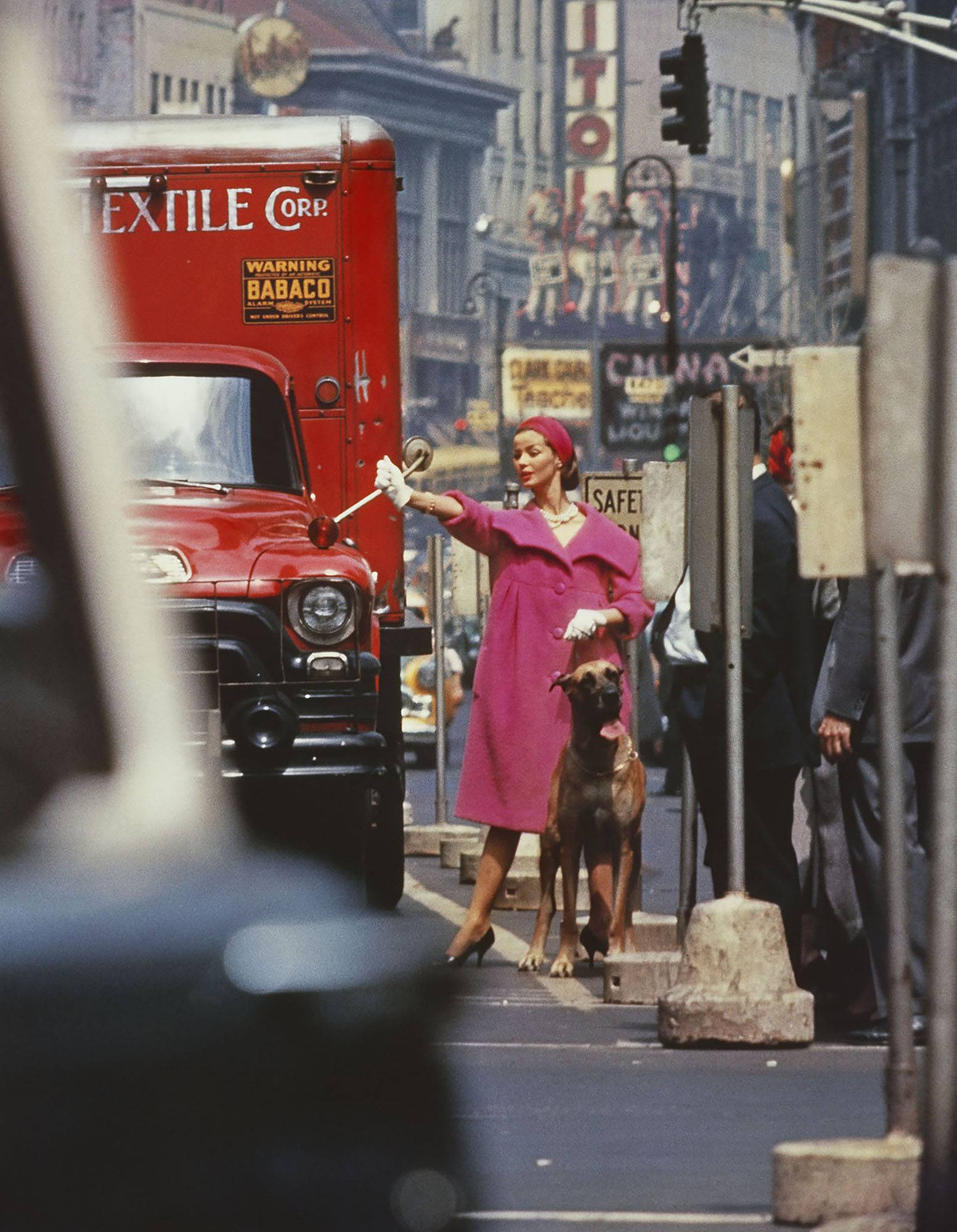 William Klein, Dolores wants a cab, New York, (Vogue), 1958, polka galerie / Fot. Polka Galerie