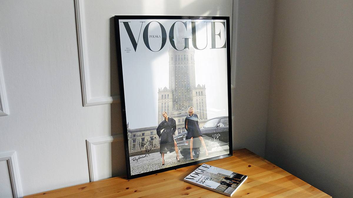 Wyjątkowy egzemplarz pierwszego wydania „Vogue Polska” oraz plakatu z okładką