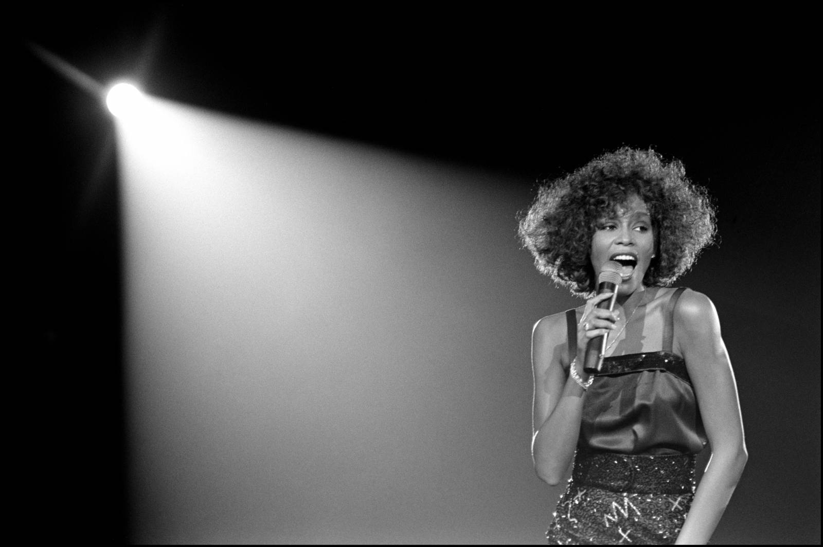 Whitney Houston podczas koncertu na Wembley Arena, Londyn 5 maja 1988 (Fot. © David Corio)