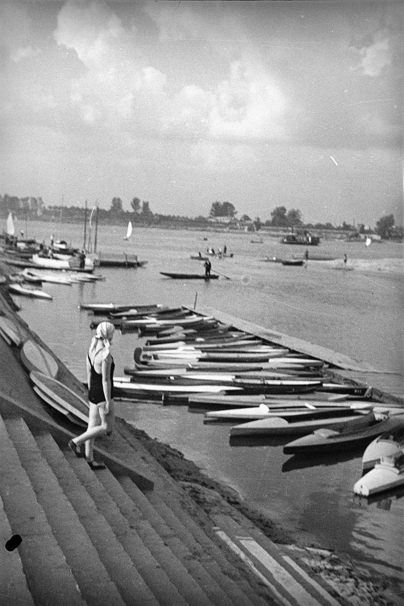 Zofia Chomątowska, Przystań klubu wioślarskiego nad Wisłą, 1937, Muzeum Warszawy