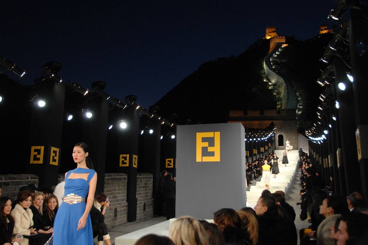 Pokaz Fendi Great Wall of China