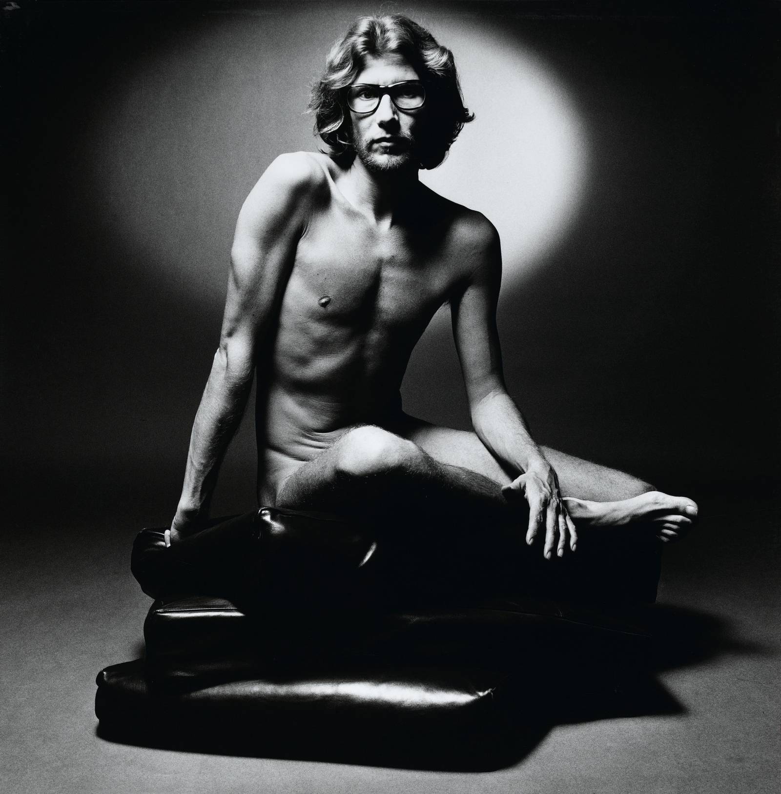 Yves Saint Laurent, 1971 /(Fot. Jeanloup Sieff, Centre Pompidou, MNAM-CCI, Dist. RMN- Grand Palais /Centre Pompidou, MNAM-CCI)