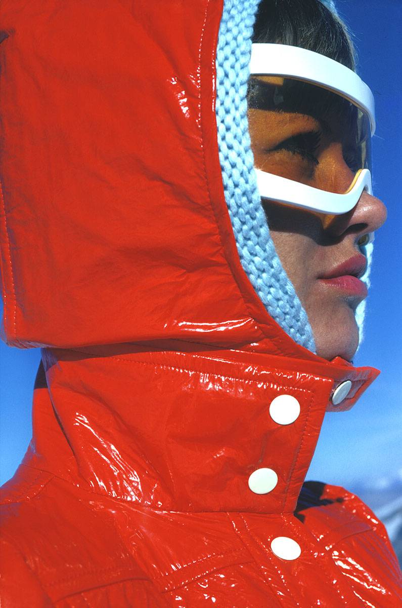 Ulla Danielsen w kostiumie Courrèges, at Saint-Moritz, for Elle, 1970 (Fot. Peter Knapp)