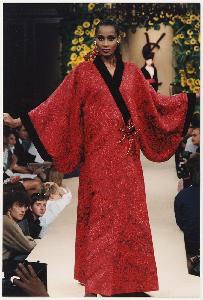 Pokaz kolekcji YSL haute couture jesień-zima 1994 rok (Fot. Guy Marineau)