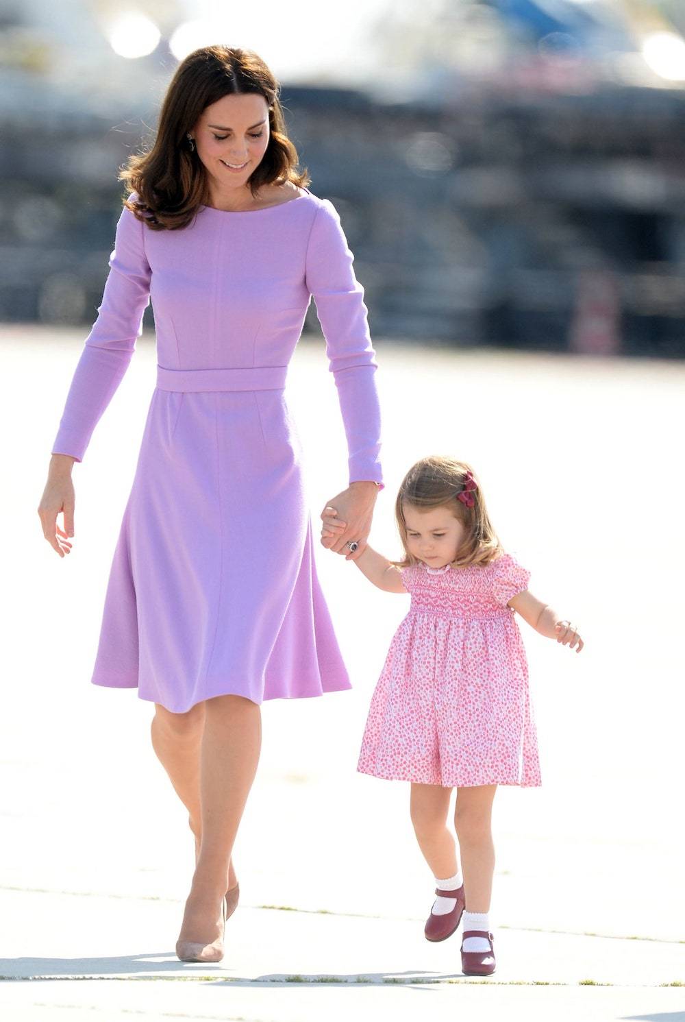 Kate Middleton i księżniczka Charlotte podczas wizyty w Hamburgu, 21 lipca 2017 r. (Fot. Getty Images)