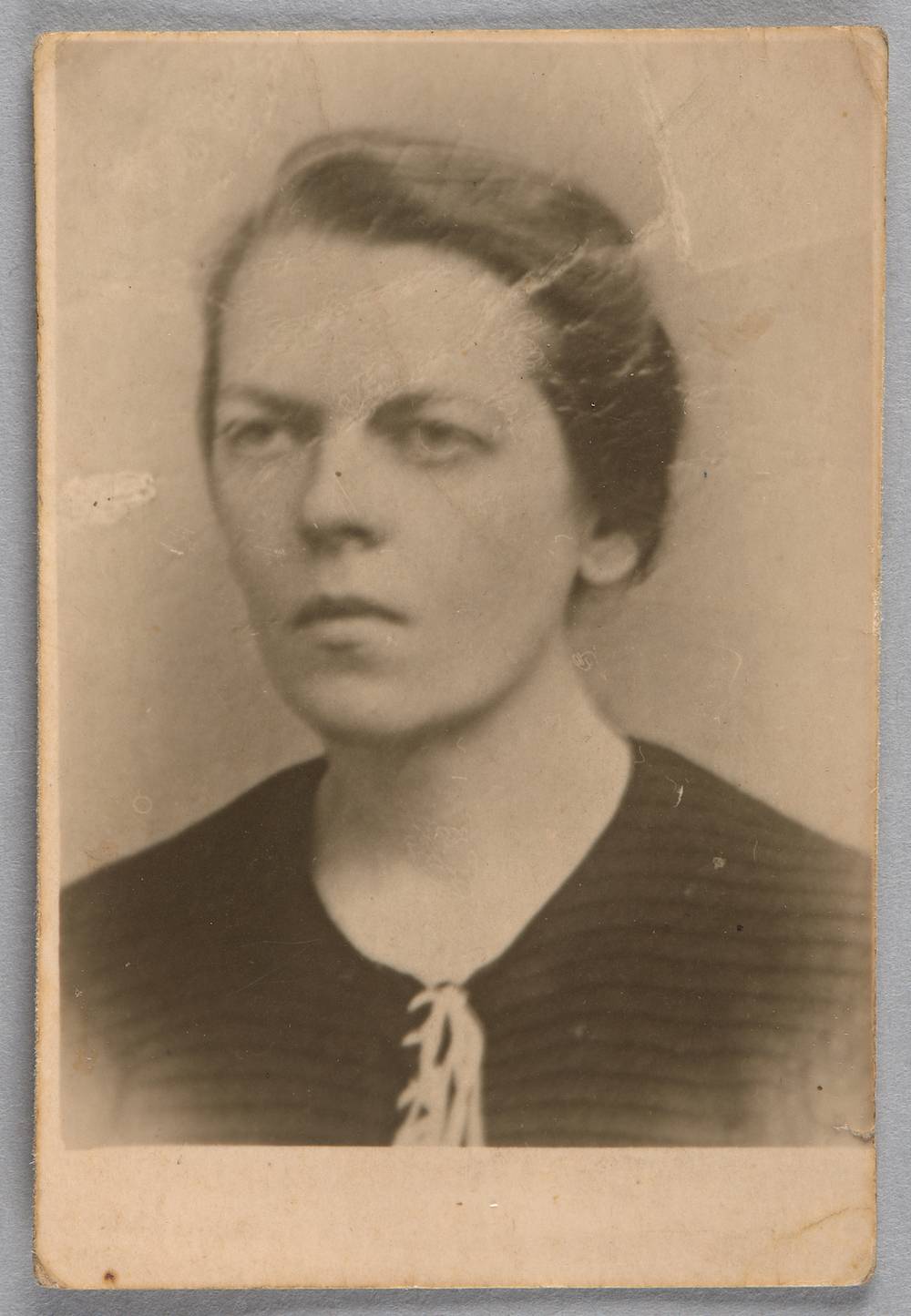 Natalia Zajczyk, mama Zosi, 1942 rok, pięć dni po ucieczce z getta (Fot. ARCHIWUM MUZEUM HISTORII ŻYDÓW POLSKICH POLIN)