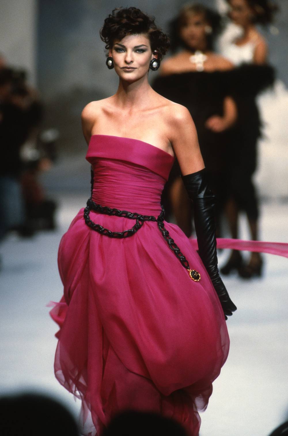 Linda Evangelista na pokazie Chanel Haute Couture, rok 1992 (Fot. Getty Images)