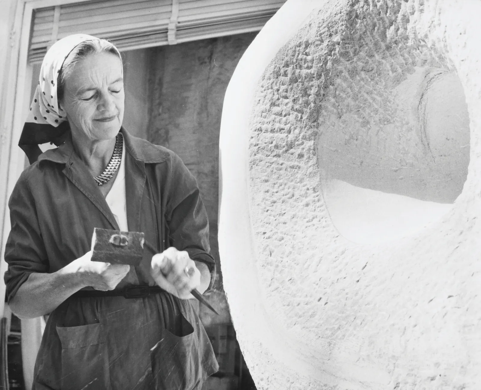 Barbara Hepworth, rok 1960. (Fot. Rosemary Mathews, dzięki uprzejmości Bowness)
